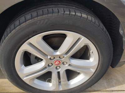 Jaguar F-Pace 2.0d i4 Prestige awd 180cv auto my18 usata Verona