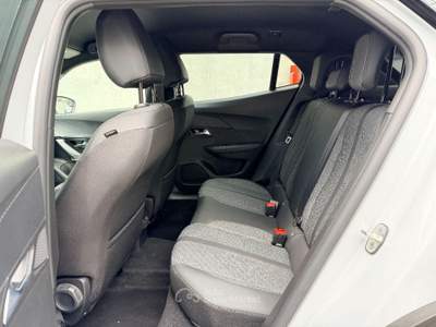 Peugeot 2008 Peugeot 2008 Hybrid 136 e-DCS6 Allure Grigio usata Sant'Anastasia
