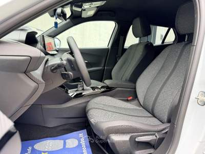 Peugeot 2008 Peugeot 2008 Hybrid 136 e-DCS6 Allure Grigio usata Sant'Anastasia