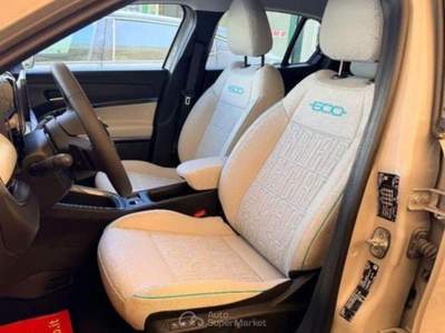 Fiat 600 Hybrid DCT MHEV La Prima Bianco usata Sant'Anastasia