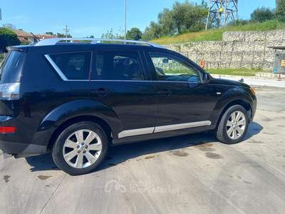 Mitsubishi Outlander VENDO MITSUBISCHI OUTLANDER 7 POSTI 4WD 2009 IN OTTIMO STATO Nero usata pescara