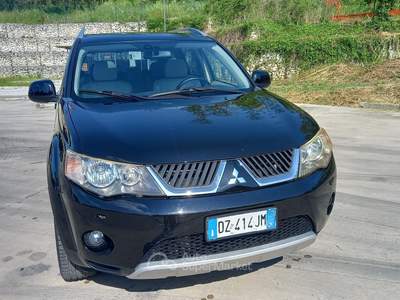 Mitsubishi Outlander VENDO MITSUBISCHI OUTLANDER 7 POSTI 4WD 2009 IN OTTIMO STATO Nero usata pescara