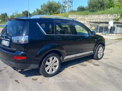 Mitsubishi Outlander VENDO MITSUBISCHI OUTLANDER 7 POSTI 4WD 2009 IN OTTIMO STATO Nero usata pescara