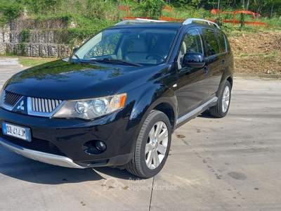 Mitsubishi Outlander VENDO MITSUBISCHI OUTLANDER 7 POSTI 4WD 2009 IN OTTIMO STATO Nero usata pescara
