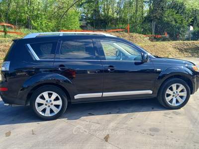Mitsubishi Outlander VENDO MITSUBISCHI OUTLANDER 7 POSTI 4WD 2009 IN OTTIMO STATO Nero usata pescara