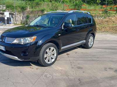 Mitsubishi Outlander VENDO MITSUBISCHI OUTLANDER 7 POSTI 4WD 2009 IN OTTIMO STATO Nero usata pescara