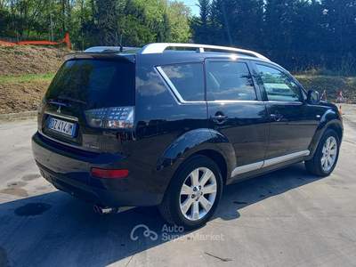 Mitsubishi Outlander VENDO MITSUBISCHI OUTLANDER 7 POSTI 4WD 2009 IN OTTIMO STATO Nero usata pescara