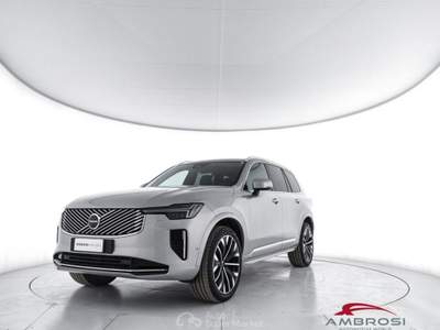 Volvo XC90 B5 AWD automatico Plus Bright 7 P.ti Argento usata Corciano