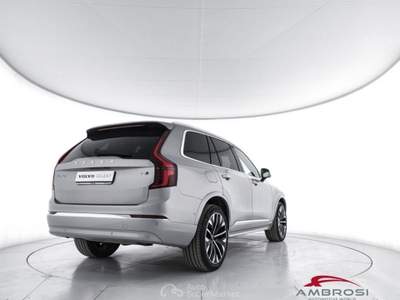 Volvo XC90 B5 AWD automatico Plus Bright 7 P.ti Argento usata Corciano