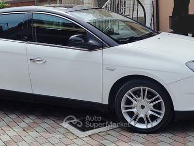 Lancia Delta Gran Luce da 120 CV 2009 260.000 km Bianco usata Porto Sant'Elpidio
