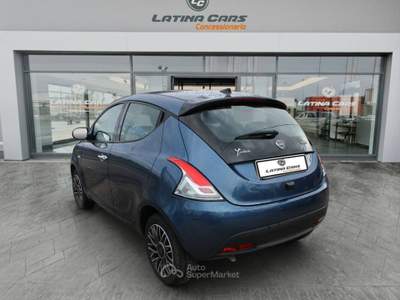 Lancia Ypsilon 1.0 firefly hybrid Gold 70cv con TELECAM E CARPLAY Blu/Azzurro usata Latina