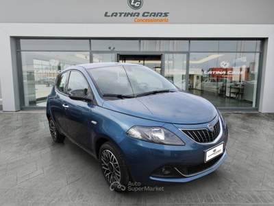 Lancia Ypsilon 1.0 firefly hybrid Gold 70cv con TELECAM E CARPLAY Blu/Azzurro usata Latina