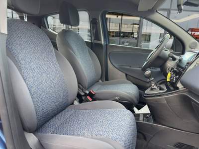 Lancia Ypsilon 1.0 firefly hybrid Gold 70cv con TELECAM E CARPLAY Blu/Azzurro usata Latina