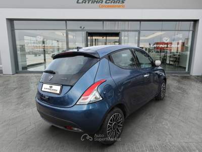 Lancia Ypsilon 1.0 firefly hybrid Gold 70cv con TELECAM E CARPLAY Blu/Azzurro usata Latina