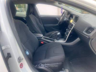 Volvo V40 2.0 d2 Business Bianco usata Agliana