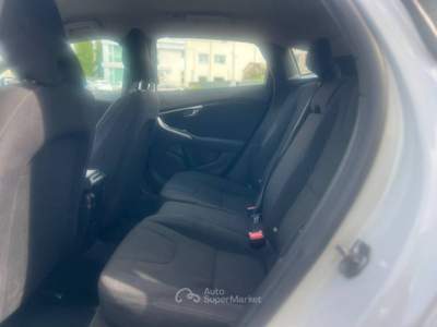 Volvo V40 2.0 d2 Business Bianco usata Agliana