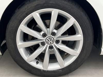 Volkswagen Golf Golf 5p 1.6 tdi Highline Bianco usata Fucecchio