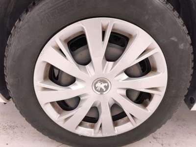 Peugeot 208 1.2 puretech Active s&s 82cv 5p neopatentati Bianco usata Torino