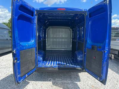 Peugeot Boxer 330 2.2 BlueHDi 140 Iva Compresa Blu/Azzurro usata Prato