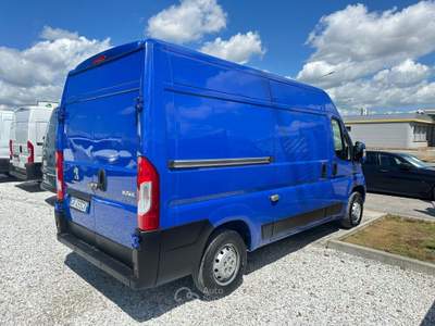 Peugeot Boxer 330 2.2 BlueHDi 140 Iva Compresa Blu/Azzurro usata Prato