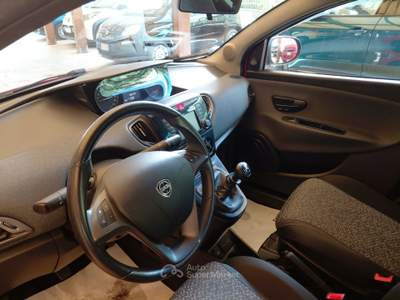 Lancia Ypsilon III 2011 1.0 firefly hybrid Silver s&s 70cv Rosso usata Roma