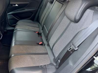Peugeot 3008 S&S EAT8 Allure Nero usata Monopoli