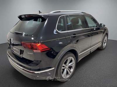 Volkswagen Tiguan 2.0 TDI 150 CV SCR DSG 4MOTION R-Line Nero usata Castello di Godego