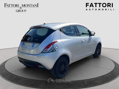 Lancia Ypsilon 5 porte S&S Hybrid Ecochic Gold Argento usata Roma