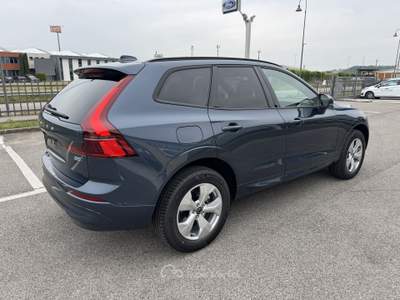 Volvo XC60 B5 AWD (Benzina/Hybrid) Automatico Core - NUOVA Blu/Azzurro usata Crocetta del Montello