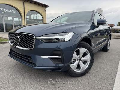 Volvo XC60 B5 AWD (Benzina/Hybrid) Automatico Core - NUOVA Blu/Azzurro usata Crocetta del Montello
