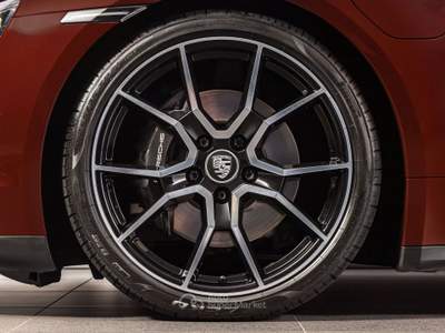 Porsche Taycan 476cv Rosso usata Grandate