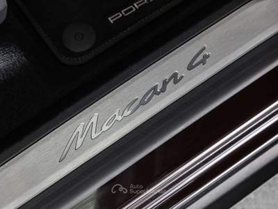 Porsche Macan Macan 4-IVA ESPOSTA-TETTO-SPORT CHRONO-CERCHI 22 Rosso usata Grandate