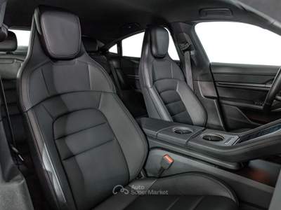 Porsche Taycan NEW 4S Performance BatteryPlus-Display Passeggero Argento usata Grandate