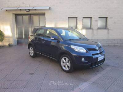 Toyota Urban Cruiser 1.4 D-4D AWD (4x4) Luxury UNICAPRO Blu/Azzurro usata Brescia