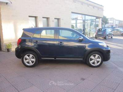 Toyota Urban Cruiser 1.4 D-4D AWD (4x4) Luxury UNICAPRO Blu/Azzurro usata Brescia