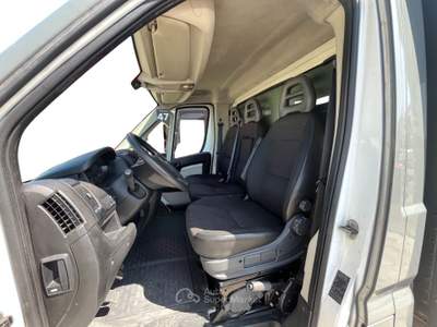Citroen Jumper 35 l4 2.0 bluehdi 160cv furgonato in alluminio e sponda idraulica Grigio usata Fisciano