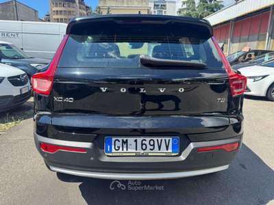 Volvo XC40 T2 automatico Core (AUTOCARRO N1) Nero usata Milano