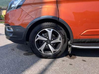 Ford Tourneo Custom ACTIVE 2.0 ECOBLUE 170CV AUTO Arancione usata Levico Terme