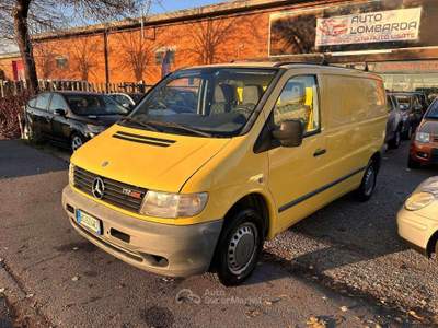 Mercedes-Benz Vito 220 cdi ambiente 90 kw Giallo usata Inzago