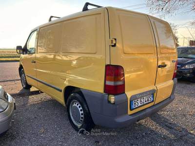 Mercedes-Benz Vito 220 cdi ambiente 90 kw Giallo usata Inzago