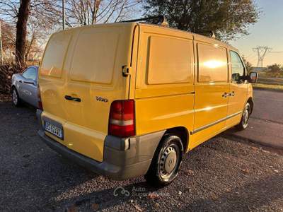 Mercedes-Benz Vito 220 cdi ambiente 90 kw Giallo usata Inzago