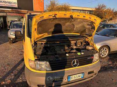 Mercedes-Benz Vito 220 cdi ambiente 90 kw Giallo usata Inzago