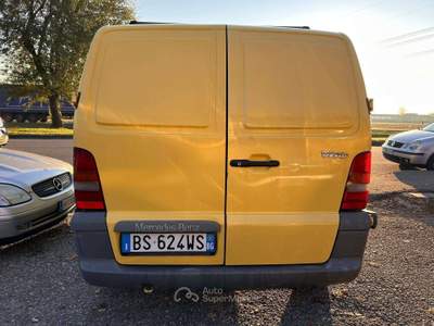 Mercedes-Benz Vito 220 cdi ambiente 90 kw Giallo usata Inzago