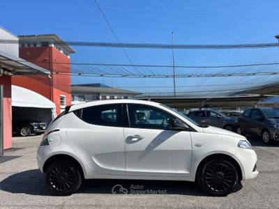 Lancia Ypsilon 1.0 firefly hybrid Silver s&amp;s 70cv Bianco usata NOALE