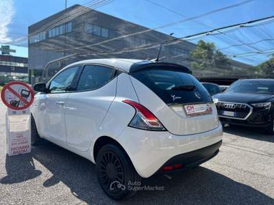 Lancia Ypsilon 1.0 firefly hybrid Silver s&amp;s 70cv Bianco usata NOALE