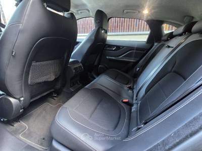 Jaguar F-Pace F-Pace 2015 3.0d tdV6 R-Sport awd 300cv auto my19 Bianco usata Milano