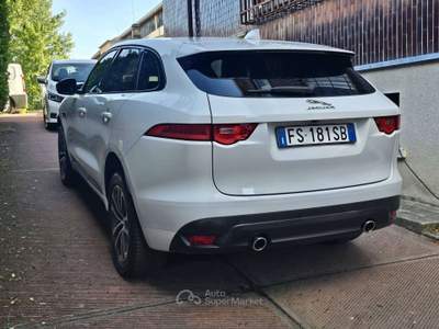 Jaguar F-Pace F-Pace 2015 3.0d tdV6 R-Sport awd 300cv auto my19 Bianco usata Milano