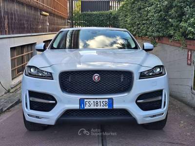 Jaguar F-Pace F-Pace 2015 3.0d tdV6 R-Sport awd 300cv auto my19 Bianco usata Milano