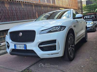 Jaguar F-Pace F-Pace 2015 3.0d tdV6 R-Sport awd 300cv auto my19 Bianco usata Milano