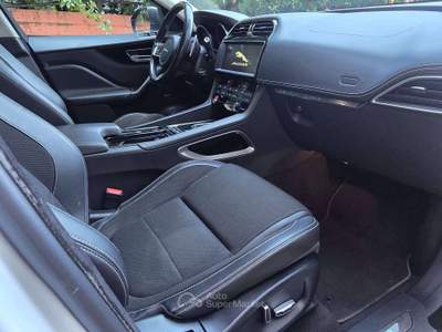 Jaguar F-Pace F-Pace 2015 3.0d tdV6 R-Sport awd 300cv auto my19 Bianco usata Milano